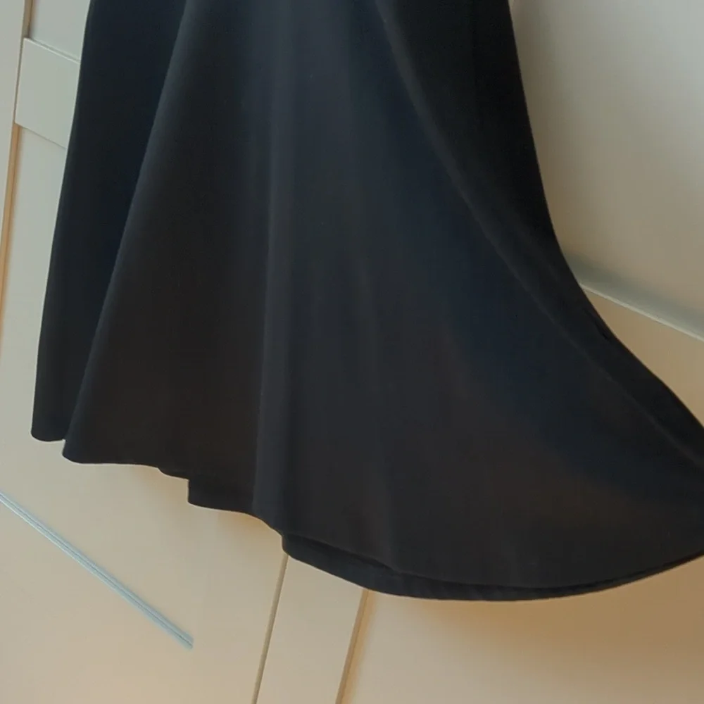 ❄️ 3/$30 H&M Black Sleeveless Skater Dress with Lace Trim - Picture 4 of 6